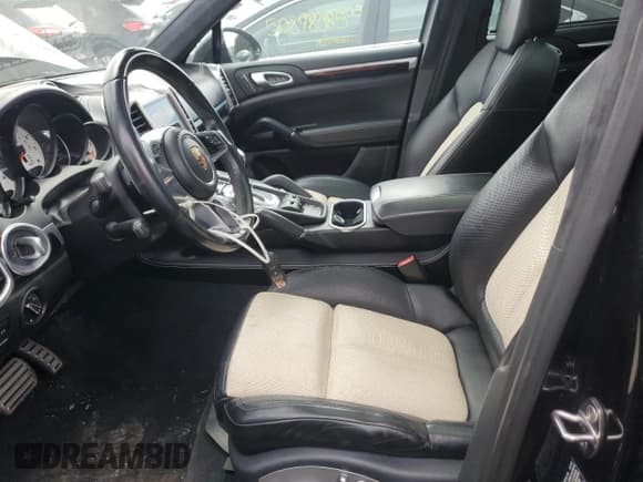 ✅ 2017 Porsche Cayenne GTS • VIN: WP1AD2A22HLA81676 • Lot: 50142495. Wystawiony na Copart z przebiegiem 88 742 mil. Bezpłatny archiwum sprzedaży aukcyjnych z USA i szczegółowy raport historii pojazdu na DreamBid. Zdjęcie 7.