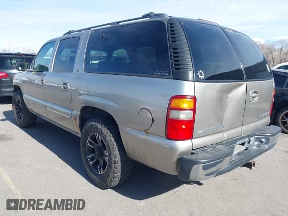 ✅ 2001 Chevrolet Suburban LS • VIN: 3GNFK16T41G147888 • Лот: 41692124. Опубликован ранее на IAAI с пробегом Не указан. Бесплатный доступ к архиву аукционных продаж из США и подробный отчёт об истории автомобиля на DreamBid. Изображение 3.