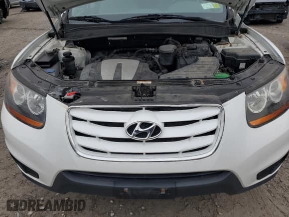 ✅ 2011 Hyundai Santa Fe SE • VIN: 5XYZHDAG5BG007929 • Lot: 82100674. Listed on Copart with 153,661 mi. Free auction sales archive from the USA and detailed vehicle history report at DreamBid. Image 12.