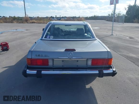 ✅ 1988 Mercedes-Benz 560 SL • VIN: WDBBA48D0JA088479 • Lot: 41272731. Listed on IAAI with 91,858 mi. Free auction sales archive from the USA and detailed vehicle history report at DreamBid. Image 16.