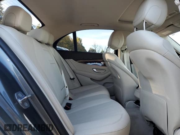 ✅ 2017 Mercedes-Benz E 300 Luxury • VIN: WDDZF4KB1HA142705 • Лот: 82514595. Опубликован ранее на Copart с пробегом 42 121 миль. Бесплатный доступ к архиву аукционных продаж из США и подробный отчёт об истории автомобиля на DreamBid. Изображение 10.