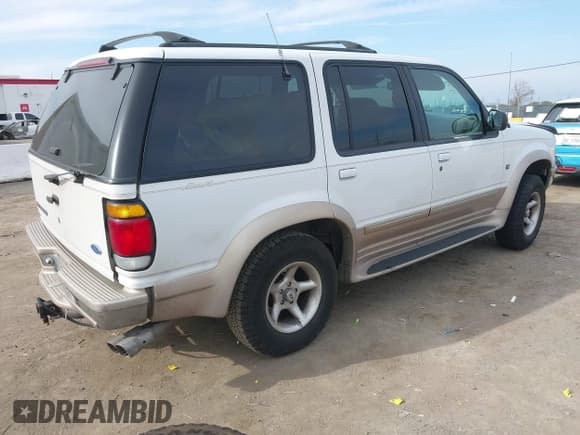 ✅ 1997 Ford Explorer XLT • VIN: 1FMDU32PXVUD36915 • Lot: 41421762. Wystawiony na IAAI z przebiegiem 109 168 mil. Bezpłatny archiwum sprzedaży aukcyjnych z USA i szczegółowy raport historii pojazdu na DreamBid. Zdjęcie 4.