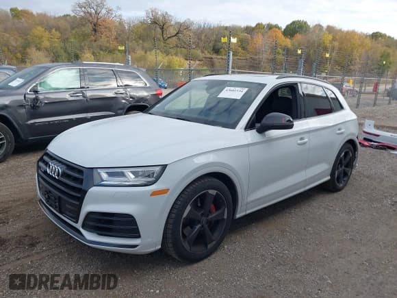 ✅ 2020 Audi SQ5 Premium Plus • VIN: WA1B4AFY3L2076685 • Лот: 43601534. Опубликован ранее на IAAI с пробегом 56 657 миль. Бесплатный доступ к архиву аукционных продаж из США и подробный отчёт об истории автомобиля на DreamBid. Изображение 18.