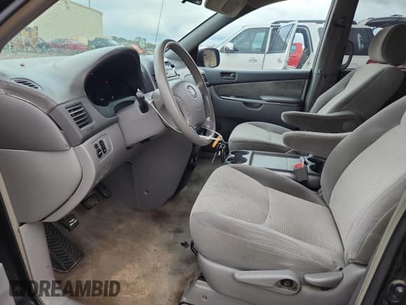 ✅ 2008 Toyota Sienna LE • VIN: 5TDZK23CX8S114678 • Lot: 90592235. Listed on Copart with 230,958 mi. Free auction sales archive from the USA and detailed vehicle history report at DreamBid. Image 7.