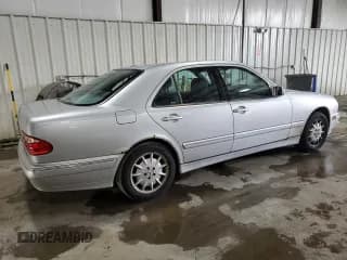 ✅ 2001 Mercedes-Benz E 320 • VIN: WDBJF65J61B198210 • Лот: 72616744. Опубликован ранее на Copart с пробегом 305 814 миль. Бесплатный доступ к архиву аукционных продаж из США и подробный отчёт об истории автомобиля на DreamBid. Изображение 3.
