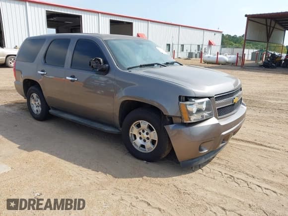 ✅ 2014 Chevrolet Tahoe Commercial • VIN: 1GNLC2E0XER104529 • Lot: 43217631. Wystawiony na IAAI z przebiegiem 237 010 mil. Bezpłatny archiwum sprzedaży aukcyjnych z USA i szczegółowy raport historii pojazdu na DreamBid. Zdjęcie 1.
