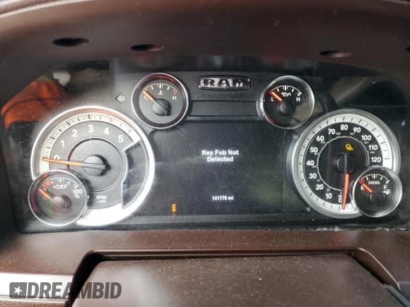 ✅ 2018 Ram 2500 Laramie • VIN: 3C6UR5FL6JG365292 • Lot: 62952235. Wystawiony na Copart z przebiegiem 141 176 mil. Bezpłatny archiwum sprzedaży aukcyjnych z USA i szczegółowy raport historii pojazdu na DreamBid. Zdjęcie 9.