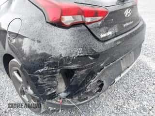 2019 Hyundai Veloster 2.0 z VIN KMHTG6AF3KU011242, wystawiony jako IAAI lot #43470980 z przebiegiem 84 132 mil mil oraz . Historia ofert i sprzedaży dostępna na DreamBid. Obrazek 6.