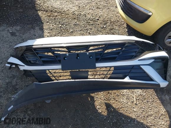 ✅ 2025 Hyundai Elantra SEL Convenience • VIN: KMHLS4DG8SU044146 • Lot: 43672535. Listed on IAAI with 9,401 mi. Free auction sales archive from the USA and detailed vehicle history report at DreamBid. Image 11.