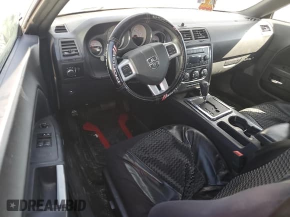 ✅ 2014 Dodge Challenger SXT • VIN: 2C3CDYAGXEH285874 • Lot: 69995764. Wystawiony na Copart z przebiegiem 91 108 mil. Bezpłatny archiwum sprzedaży aukcyjnych z USA i szczegółowy raport historii pojazdu na DreamBid. Zdjęcie 8.