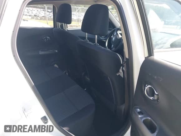 ✅ 2015 Nissan Juke S • VIN: JN8AF5MR5FT513054 • Lot: 43340243. Wystawiony na IAAI z przebiegiem 104 712 mil. Bezpłatny archiwum sprzedaży aukcyjnych z USA i szczegółowy raport historii pojazdu na DreamBid. Zdjęcie 8.