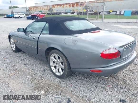 ✅ 2003 Jaguar XK • VIN: SAJDA42C932A32083 • Lot: 42632461. Listed on IAAI with 32,581 mi. Free auction sales archive from the USA and detailed vehicle history report at DreamBid. Image 3.