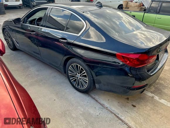 ✅ 2018 BMW 5 Series 530i • VIN: WBAJA5C5XJWA56967 • Лот: 95072665. Опубликован ранее на Copart с пробегом 131 824 миль. Бесплатный доступ к архиву аукционных продаж из США и подробный отчёт об истории автомобиля на DreamBid. Изображение 3.