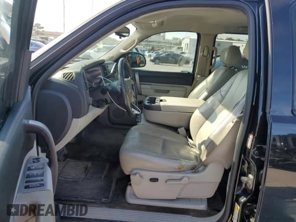 ✅ 2011 Chevrolet Silverado 1500 LT • VIN: 3GCPCSE01BG259864 • Lot: 73000554. Listed on Copart with 206,265 mi. Free auction sales archive from the USA and detailed vehicle history report at DreamBid. Image 7.