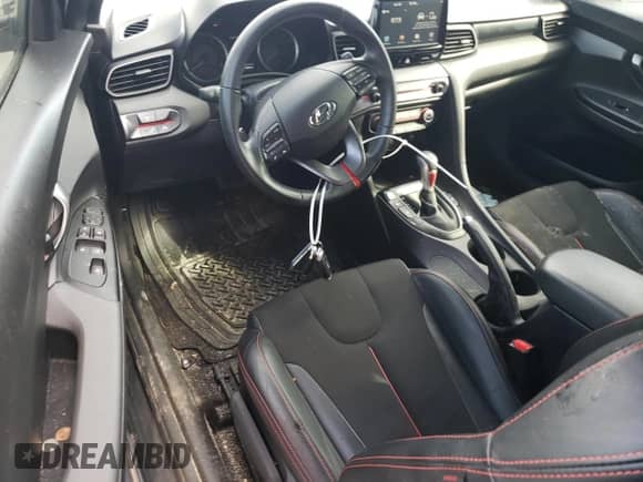 2020 Hyundai Veloster Premium z VIN KMHTG6AF6LU030370, wystawiony jako Copart lot #64451135 z przebiegiem 49 443 mil mil oraz Szkoda całkowita • Salvage title. Historia ofert i sprzedaży dostępna na DreamBid. Obrazek 8.