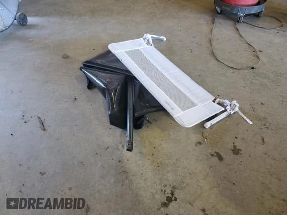 ✅ 2021 Jeep Wrangler Unlimited Sahara • VIN: 1C4HJXEG1MW504915 • Lot: 84751915. Listed on Copart with 48,489 mi. Free auction sales archive from the USA and detailed vehicle history report at DreamBid. Image 13.