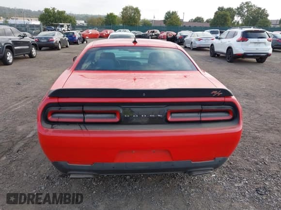 ✅ 2015 Dodge Challenger R/T • VIN: 2C3CDZAT9FH914013 • Lot: 43288641. Wystawiony na IAAI z przebiegiem 61 922 mil. Bezpłatny archiwum sprzedaży aukcyjnych z USA i szczegółowy raport historii pojazdu na DreamBid. Zdjęcie 16.