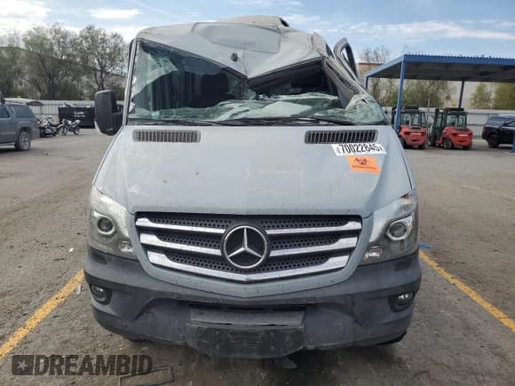 ✅ 2016 Mercedes-Benz Sprinter • VIN: WDZFE7CD8GP333888 • Lot: 70022845. Wystawiony na Copart z przebiegiem Nie podano. Bezpłatny archiwum sprzedaży aukcyjnych z USA i szczegółowy raport historii pojazdu na DreamBid. Zdjęcie 5.
