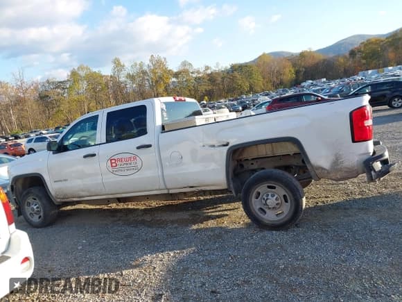 ✅ 2015 GMC Sierra 2500HD • VIN: 1GT11XEG8FF573573 • Lot: 43579173. Listed on IAAI with 213,653 mi. Free auction sales archive from the USA and detailed vehicle history report at DreamBid. Image 15.
