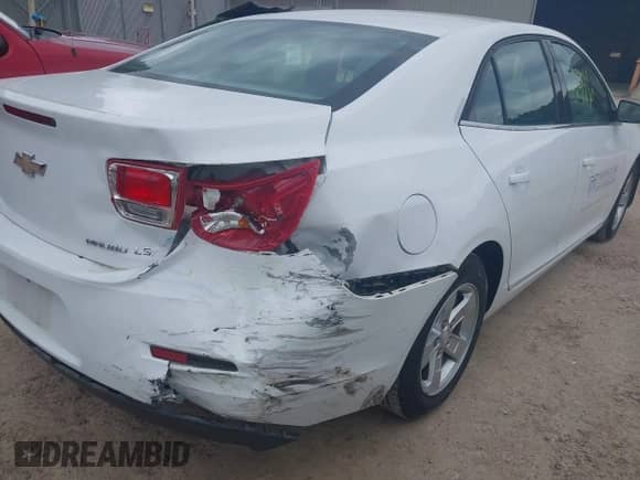 2014 Chevrolet Malibu LS с VIN 1G11A5SL6EF288934, выставлен на аукционе IAAI как лот 42532442 с пробегом 108 282 миль миль и . История ставок и продаж доступна на DreamBid. Изображение 12.