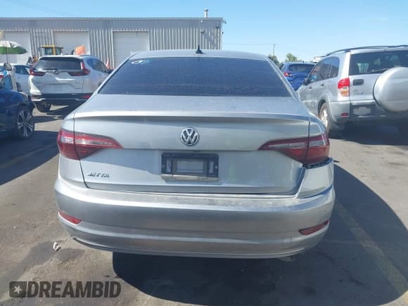 ✅ 2021 Volkswagen Jetta S • VIN: 3VWN57BU0MM041793 • Lot: 43311623. Wystawiony na IAAI z przebiegiem 66 041 mil. Bezpłatny archiwum sprzedaży aukcyjnych z USA i szczegółowy raport historii pojazdu na DreamBid. Zdjęcie 16.