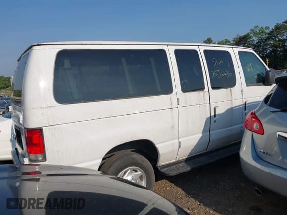 ✅ 2013 Ford Econoline Passenger XL • VIN: 1FBNE3BL3DDB08664 • Lot: 42490358. Wystawiony na IAAI z przebiegiem Nie podano. Bezpłatny archiwum sprzedaży aukcyjnych z USA i szczegółowy raport historii pojazdu na DreamBid. Zdjęcie 4.