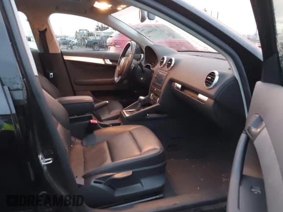 ✅ 2011 Audi A3 Premium Plus • VIN: WAUMFAFM1BA032241 • Лот: 41140611. Опубликован ранее на IAAI с пробегом 110 808 миль. Бесплатный доступ к архиву аукционных продаж из США и подробный отчёт об истории автомобиля на DreamBid. Изображение 5.