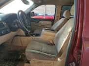 ✅ 2008 Chevrolet Suburban 1LT • VIN: 1GNFK16328J238778 • Lot: 74339254. Wystawiony na Copart z przebiegiem 258 694 mil. Bezpłatny archiwum sprzedaży aukcyjnych z USA i szczegółowy raport historii pojazdu na DreamBid. Zdjęcie 7.
