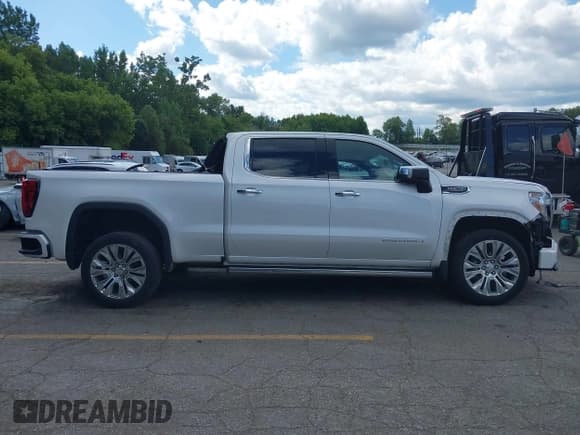 ✅ 2021 GMC Sierra 1500 Denali • VIN: 3GTU9FEL0MG255150 • Lot: 43060209. Wystawiony na IAAI z przebiegiem 56 711 mil. Bezpłatny archiwum sprzedaży aukcyjnych z USA i szczegółowy raport historii pojazdu na DreamBid. Zdjęcie 14.
