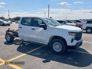 ✅ 2024 Chevrolet Silverado 1500 Work Truck • VIN: 1GCUDAEDXRZ342524 • Lot: 84406125. Wystawiony na Copart z przebiegiem 3 683 mil. Bezpłatny archiwum sprzedaży aukcyjnych z USA i szczegółowy raport historii pojazdu na DreamBid. Zdjęcie 1.