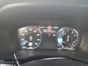 ✅ 2018 Volvo XC60 Momentum • VIN: YV4102RK9J1018266 • Lot: 80451614. Wystawiony na Copart z przebiegiem 126 082 mil. Bezpłatny archiwum sprzedaży aukcyjnych z USA i szczegółowy raport historii pojazdu na DreamBid. Zdjęcie 9.