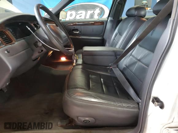 ✅ 1998 Lincoln Town Car Signature • VIN: 1LNFM82W1WY723330 • Lot: 70210235. Listed on Copart with 87,103 mi. Free auction sales archive from the USA and detailed vehicle history report at DreamBid. Image 7.