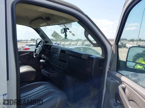 ✅ 2019 Chevrolet Express Passenger LS • VIN: 1GAZGNFPXK1367952 • Lot: 43230880. Listed on IAAI with 34,146 mi. Free auction sales archive from the USA and detailed vehicle history report at DreamBid. Image 5.