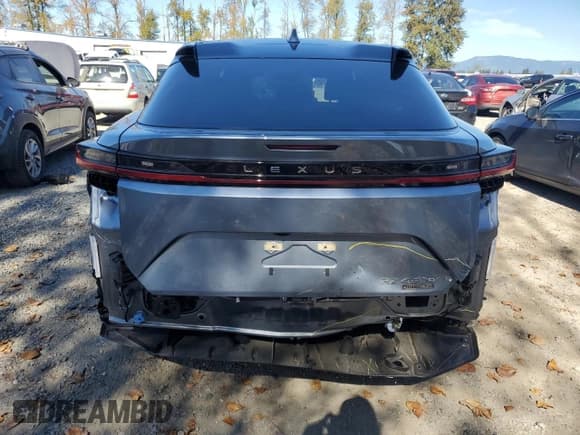 ✅ 2023 Lexus RZ 450e Premium • VIN: JTJAAAAB8PA014561 • Lot: 72955124. Wystawiony na Copart z przebiegiem 5 230 mil. Bezpłatny archiwum sprzedaży aukcyjnych z USA i szczegółowy raport historii pojazdu na DreamBid. Zdjęcie 6.