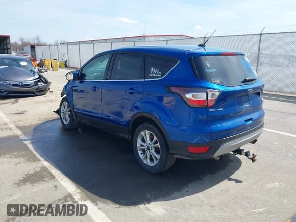 ✅ 2017 Ford Escape SE • VIN: 1FMCU0GD5HUA79952 • Лот: 41914512. Опубликован ранее на IAAI с пробегом 123 739 миль. Бесплатный доступ к архиву аукционных продаж из США и подробный отчёт об истории автомобиля на DreamBid. Изображение 3.