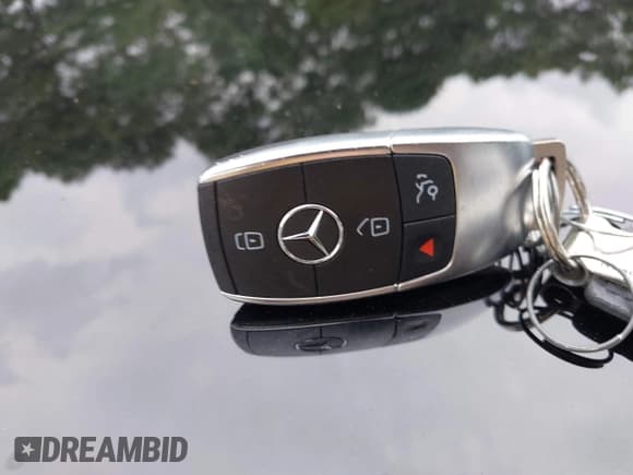 ✅ 2021 Mercedes-Benz C 300 • VIN: W1KWF8EB1MR630490 • Lot: 42827255. Wystawiony na IAAI z przebiegiem 72 597 mil. Bezpłatny archiwum sprzedaży aukcyjnych z USA i szczegółowy raport historii pojazdu na DreamBid. Zdjęcie 11.