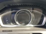 ✅ 2017 Volvo XC60 Dynamic • VIN: YV440MDR1H2062845 • Lot: 82323255. Wystawiony na Copart z przebiegiem 100 360 mil. Bezpłatny archiwum sprzedaży aukcyjnych z USA i szczegółowy raport historii pojazdu na DreamBid. Zdjęcie 9.