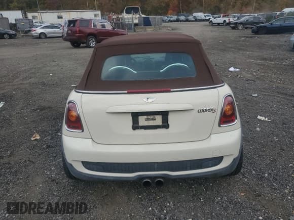 ✅ 2009 MINI Convertible S • VIN: WMWMS33539TG89385 • Lot: 82756675. Listed on Copart with 96,228 mi. Free auction sales archive from the USA and detailed vehicle history report at DreamBid. Image 6.