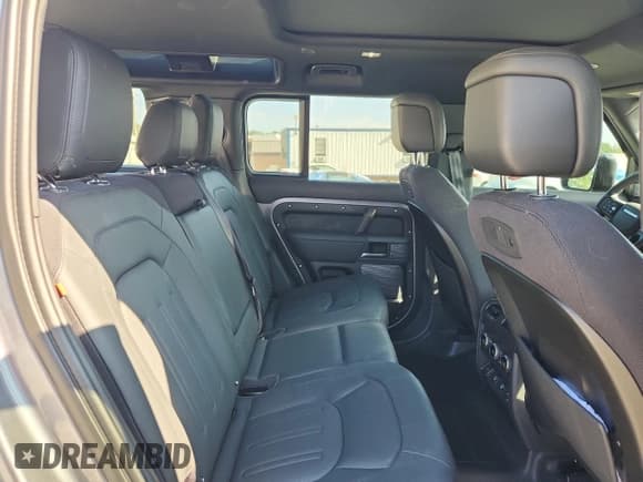 ✅ 2021 Land Rover Defender X • VIN: SALEX7RU1M2062056 • Lot: 71632925. Wystawiony na Copart z przebiegiem 8 464 mil. Bezpłatny archiwum sprzedaży aukcyjnych z USA i szczegółowy raport historii pojazdu na DreamBid. Zdjęcie 10.