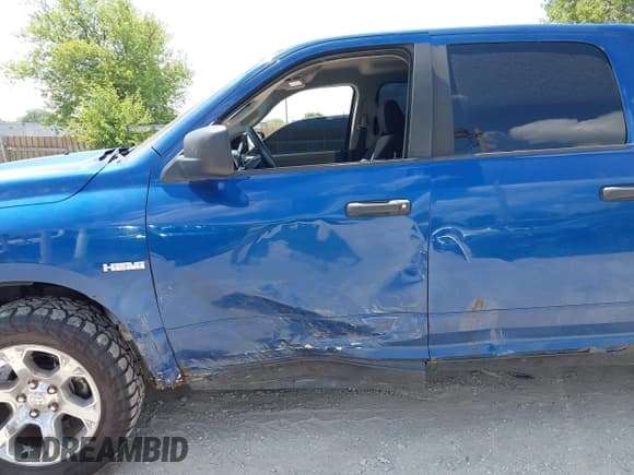 ✅ 2009 Dodge 1500 Laramie • VIN: 1D3HV13T99S800885 • Lot: 42637408. Wystawiony na IAAI z przebiegiem 144 519 mil. Bezpłatny archiwum sprzedaży aukcyjnych z USA i szczegółowy raport historii pojazdu na DreamBid. Zdjęcie 6.