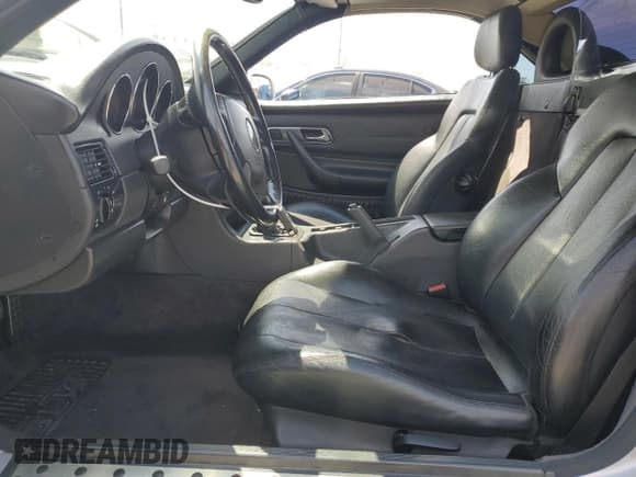 ✅ 1999 Mercedes-Benz SLK 230/320 • VIN: WDBKK47F8XF085647 • Лот: 85005505. Опубликован ранее на Copart с пробегом 113 598 миль. Бесплатный доступ к архиву аукционных продаж из США и подробный отчёт об истории автомобиля на DreamBid. Изображение 7.