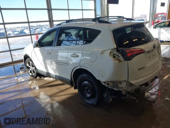 ✅ 2017 Toyota RAV4 XLE • VIN: JTMWFREV0HJ716663 • Лот: 41256607. Опубликован ранее на IAAI с пробегом 101 641 миль. Бесплатный доступ к архиву аукционных продаж из США и подробный отчёт об истории автомобиля на DreamBid. Изображение 3.