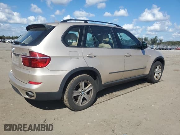 ✅ 2013 BMW X5 xDrive35i • VIN: 5UXZV4C56D0G52765 • Lot: 85372275. Wystawiony na Copart z przebiegiem 225 216 mil. Bezpłatny archiwum sprzedaży aukcyjnych z USA i szczegółowy raport historii pojazdu na DreamBid. Zdjęcie 3.