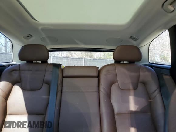 ✅ 2019 Volvo XC60 Momentum • VIN: LYVA22RK3KB220382 • Лот: 50719395. Опубликован ранее на Copart с пробегом 69 599 миль. Бесплатный доступ к архиву аукционных продаж из США и подробный отчёт об истории автомобиля на DreamBid. Изображение 10.