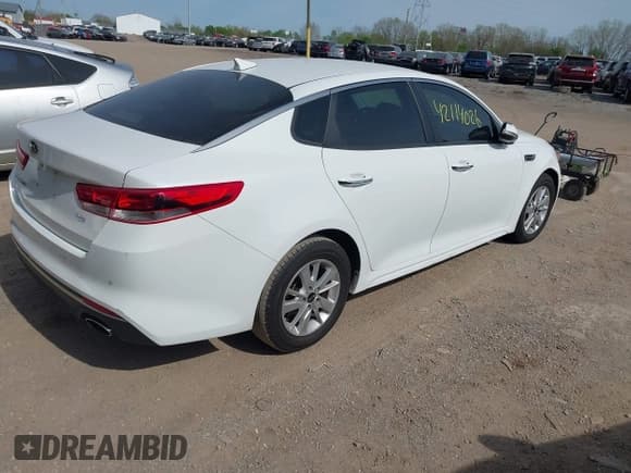 ✅ 2018 Kia Optima S • VIN: 5XXGT4L37JG217435 • Lot: 42114026. Listed on IAAI with 110,982 mi. Free auction sales archive from the USA and detailed vehicle history report at DreamBid. Image 4.