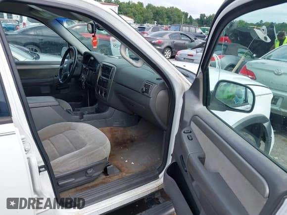 ✅ 2004 Ford Explorer XLT • VIN: 1FMZU73K84UA32139 • Лот: 43026158. Опубликован ранее на IAAI с пробегом 261 981 миль. Бесплатный доступ к архиву аукционных продаж из США и подробный отчёт об истории автомобиля на DreamBid. Изображение 5.