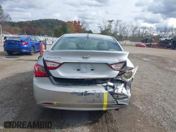 ✅ 2012 Hyundai Sonata GLS • VIN: 5NPEB4AC1CH339356 • Лот: 43509523. Опубликован ранее на IAAI с пробегом 208 636 миль. Бесплатный доступ к архиву аукционных продаж из США и подробный отчёт об истории автомобиля на DreamBid. Изображение 17.