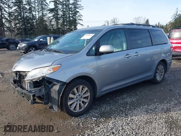 ✅ 2011 Toyota Sienna XLE • VIN: 5TDDK3DC9BS019003 • Lot: 41359834. Listed on IAAI with Not provided. Free auction sales archive from the USA and detailed vehicle history report at DreamBid. Image 2.
