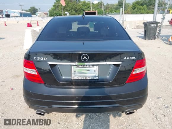 ✅ 2012 Mercedes-Benz C 300 Sport • VIN: WDDGF8BB8CR200219 • Lot: 42919703. Wystawiony na IAAI z przebiegiem 149 141 mil. Bezpłatny archiwum sprzedaży aukcyjnych z USA i szczegółowy raport historii pojazdu na DreamBid. Zdjęcie 16.