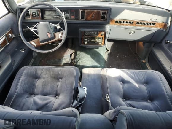 ✅ 1984 Oldsmobile Cutlass • VIN: 1G3AM69A1EM412659 • Lot: 85236294. Wystawiony na Copart z przebiegiem 80 542 mil. Bezpłatny archiwum sprzedaży aukcyjnych z USA i szczegółowy raport historii pojazdu na DreamBid. Zdjęcie 8.
